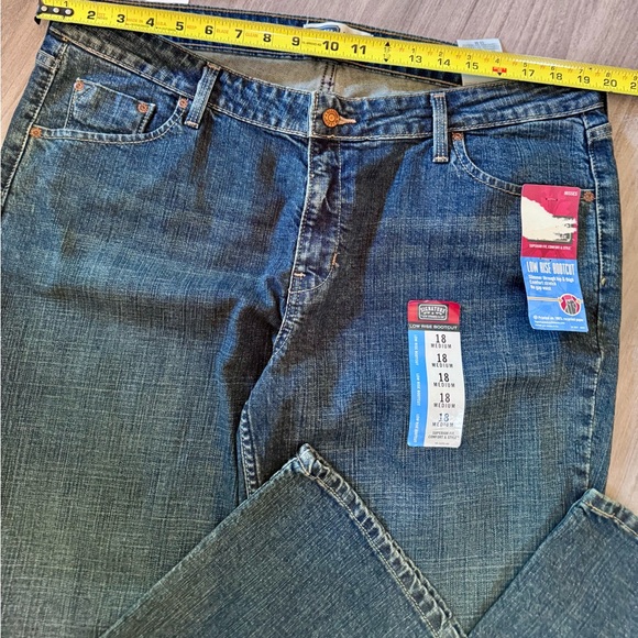 Women’s Signature by Levi Strauss Blue Bootcut Jeans - Picture 4 of 7